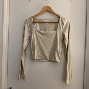 Aritzia silk top size medium